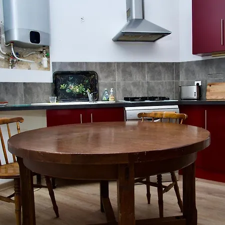 Pour Quatre Personnes Apartment *